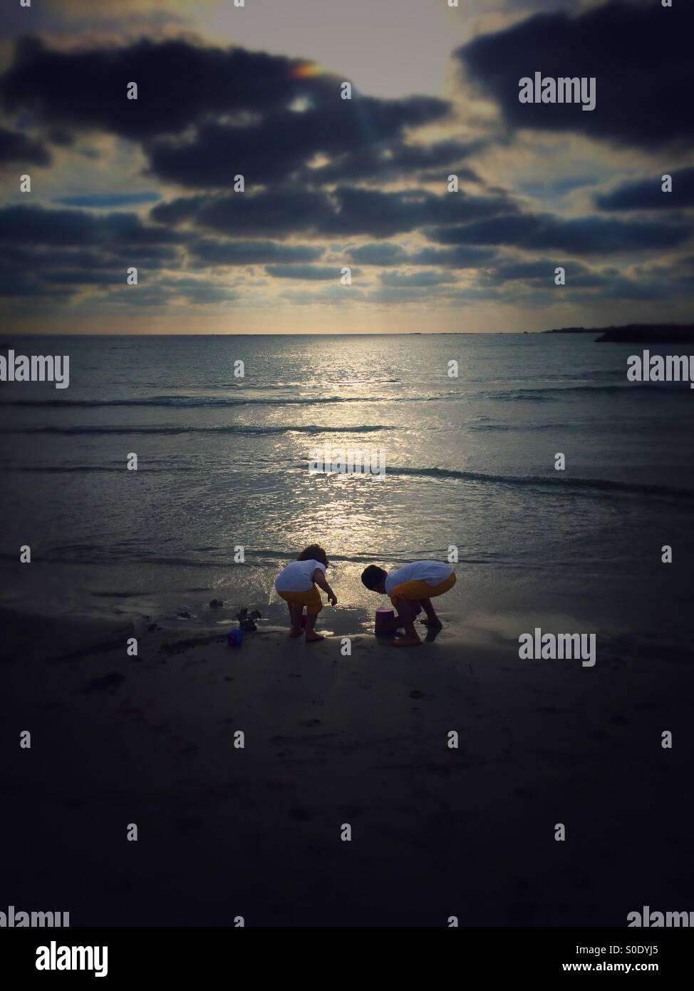 Kids playing at the beach hi-res stock photography and images - Alamy