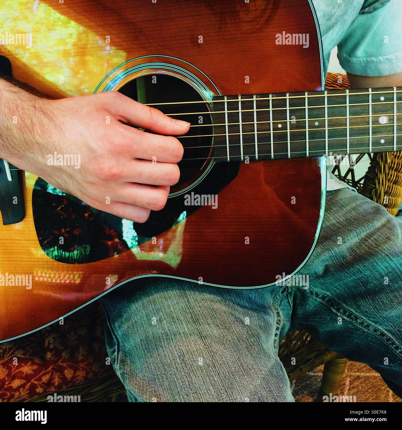 Guitar acoustic hand close up hi-res stock photography and images - Alamy