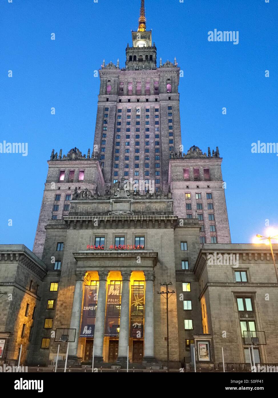 Palac Kultury i Nauki w Warszawie by night Stock Photo