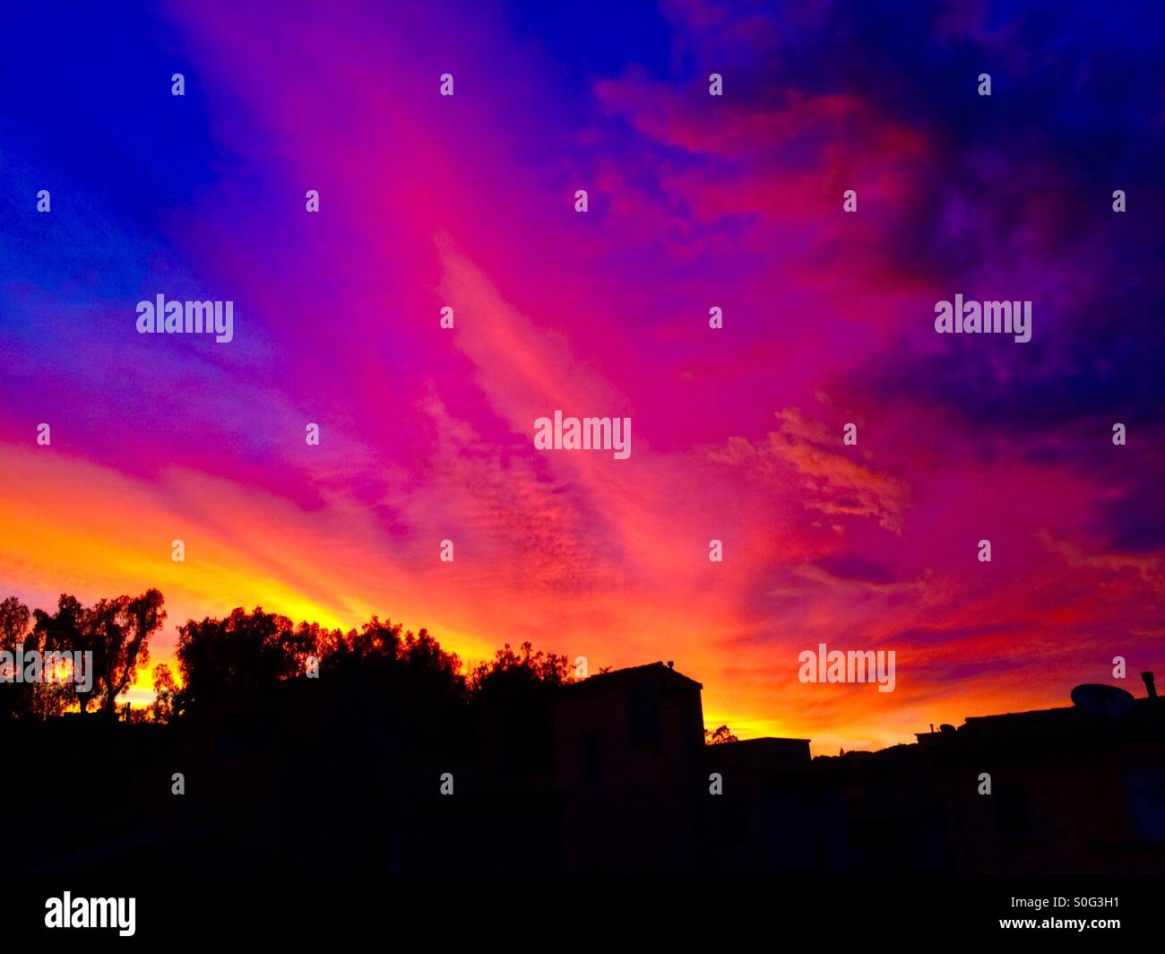 Sunset sun set yellow orange sky skies hi-res stock photography and ...