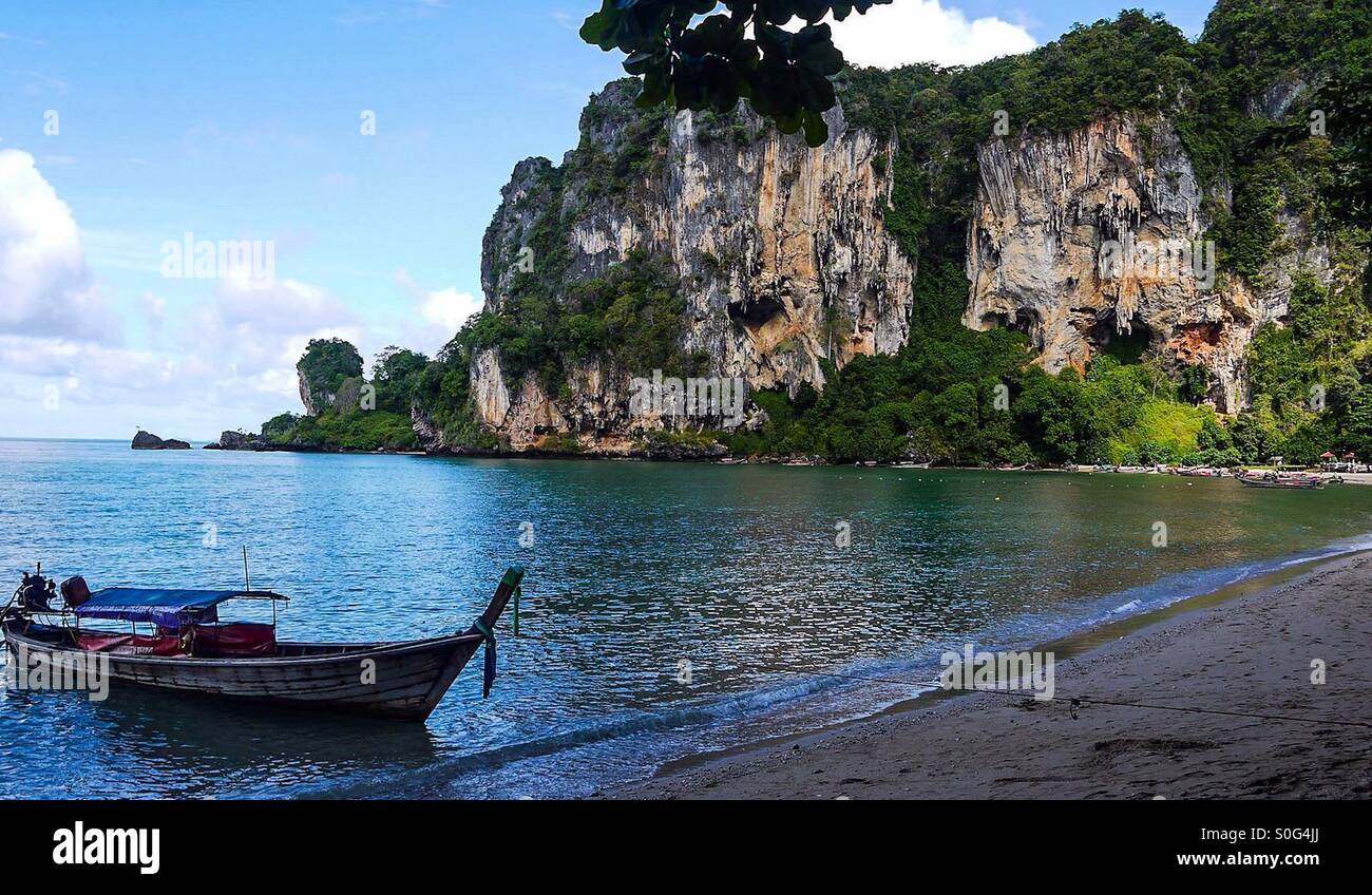 Paradise. Thailands Ton Sai beach, Krabi. Beautiful Aqua blue water. Lush green trees and amazing rock formations. Stock Photo