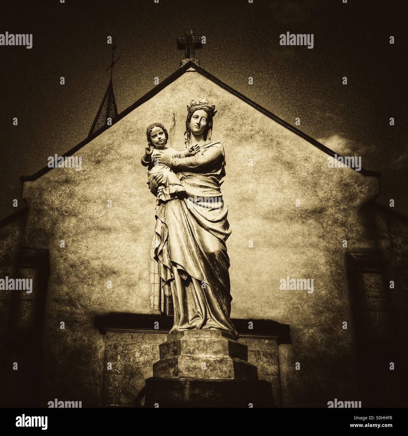Statue mary france hi-res stock photography and images - Alamy