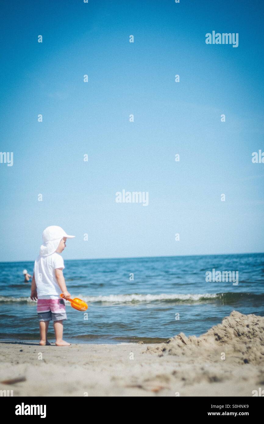 Boy of the sea hi-res stock photography and images - Alamy