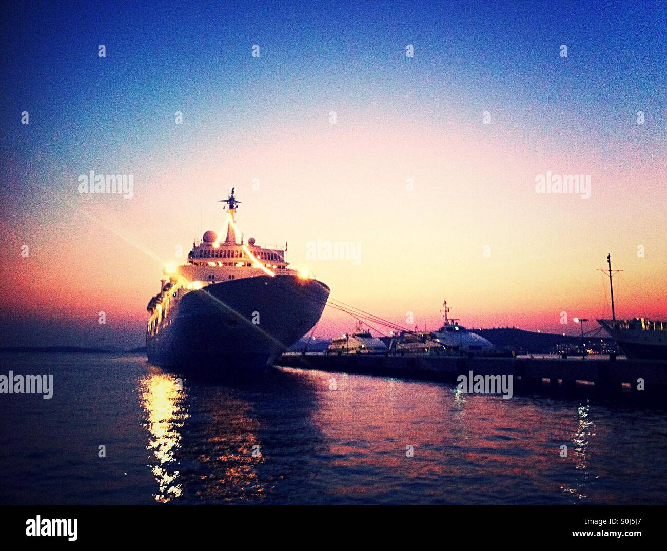 Docked cruise ship sunset hi-res stock photography and images - Alamy
