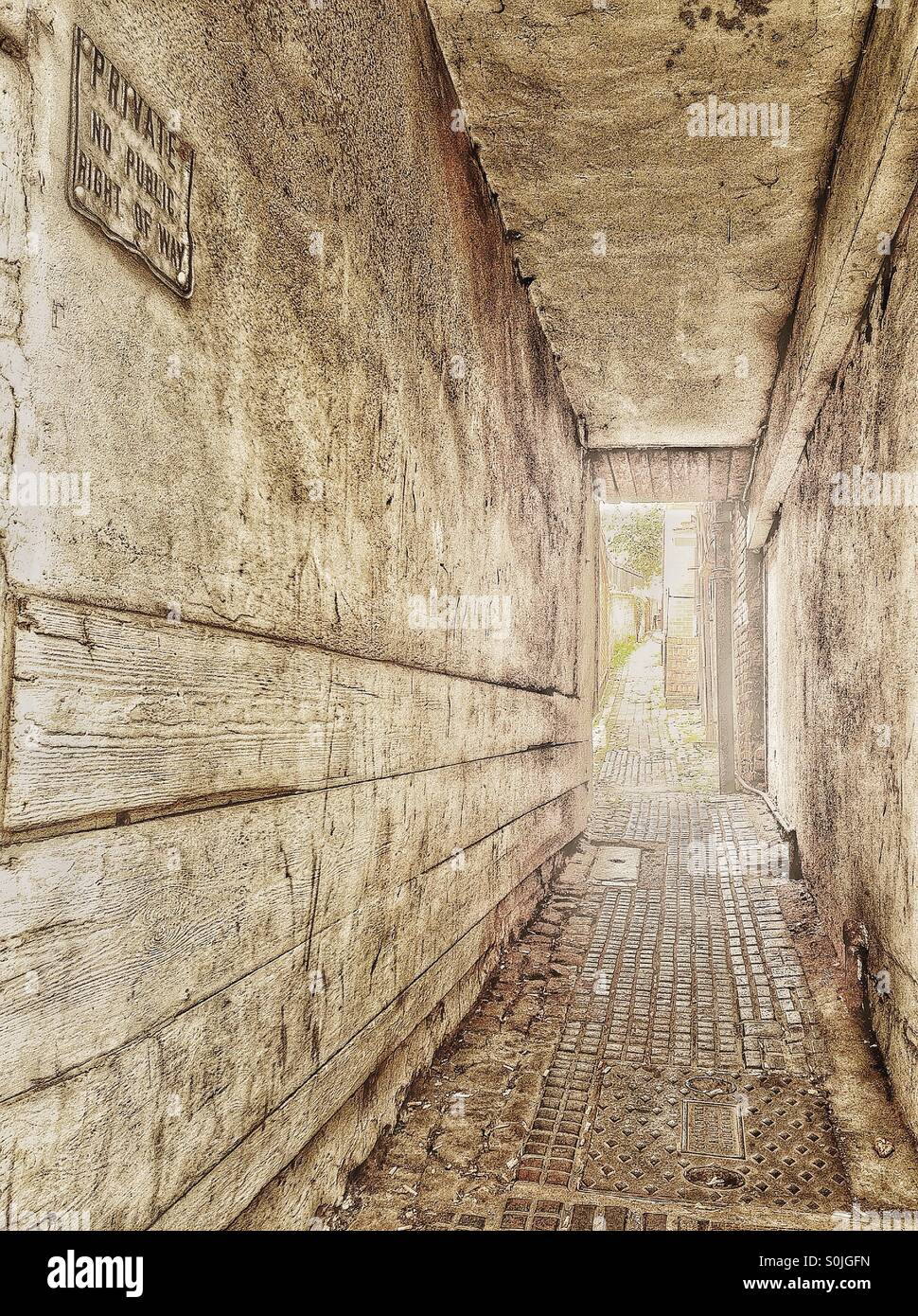 Wide angle alleyway hi-res stock photography and images - Alamy