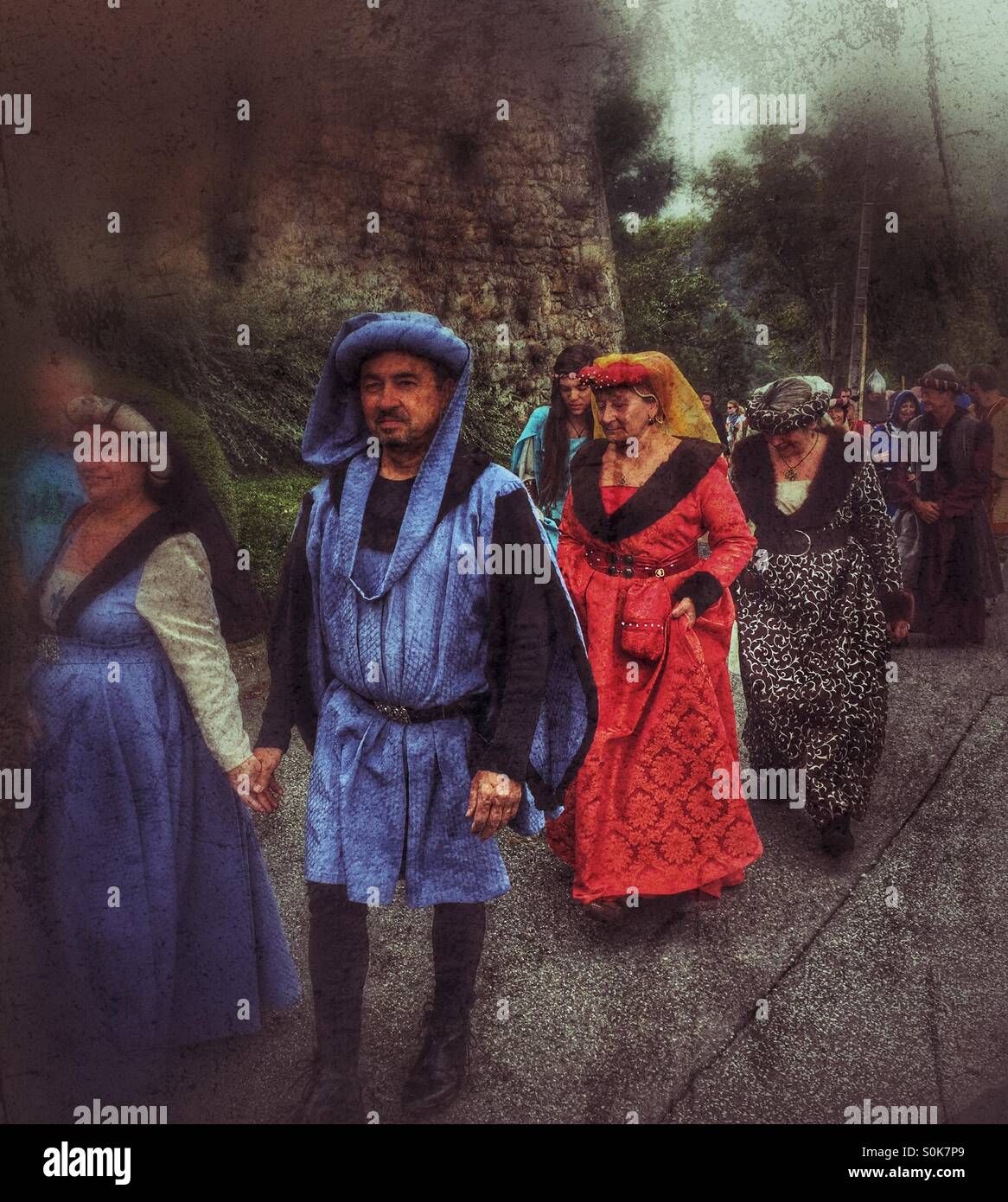 Medieval couple dress hi-res stock photography and images - Alamy