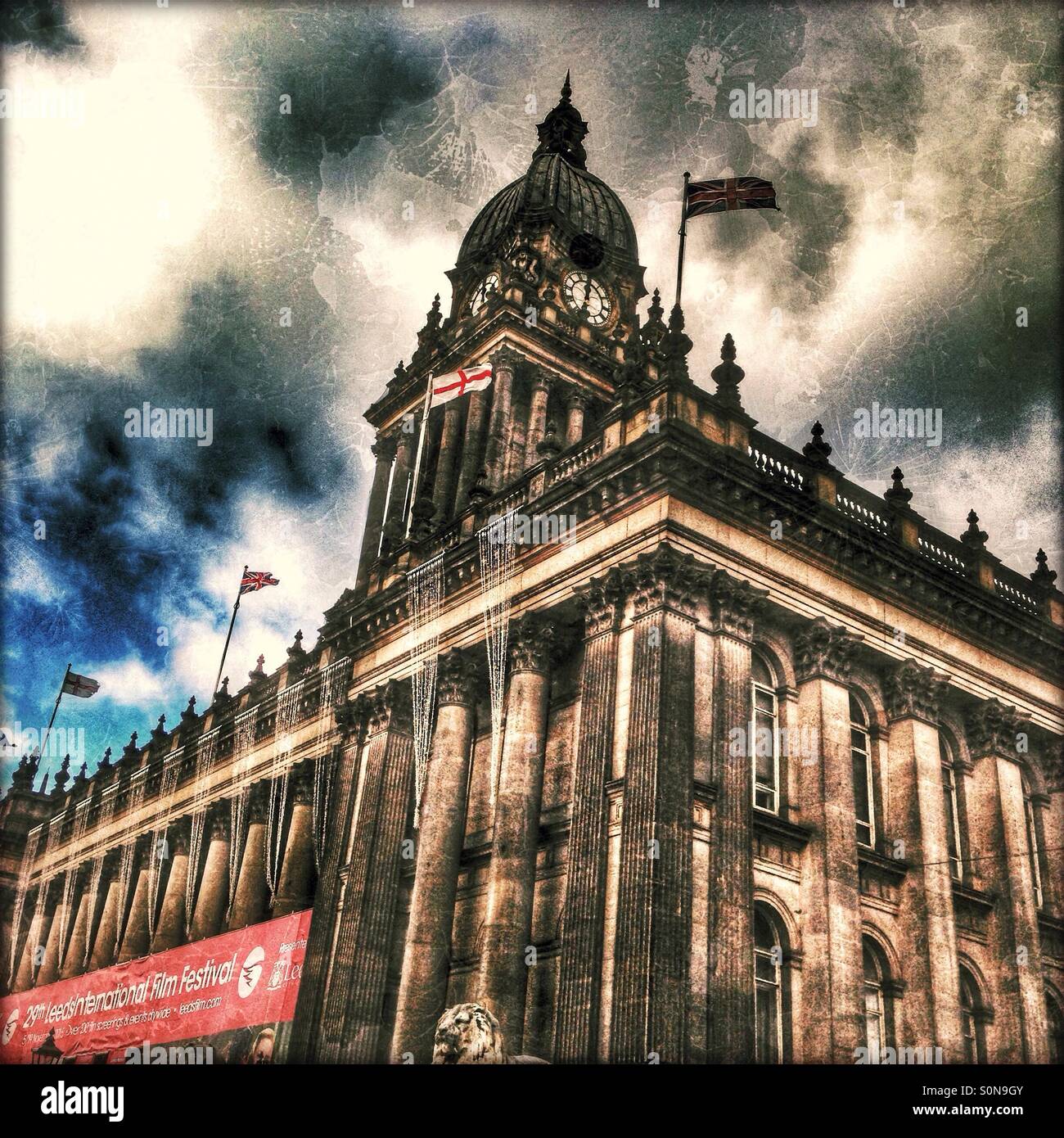 Old leeds town hall hi-res stock photography and images - Alamy