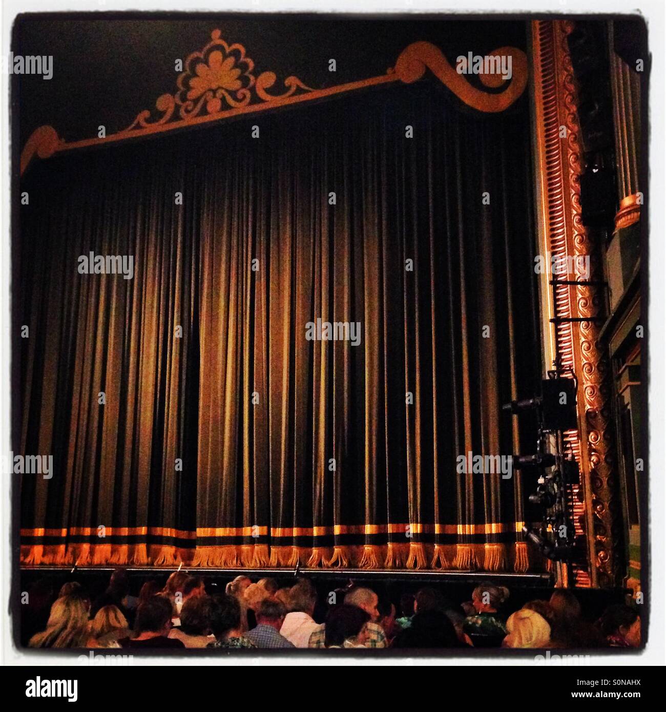 Curtain call hires stock photography and images Alamy