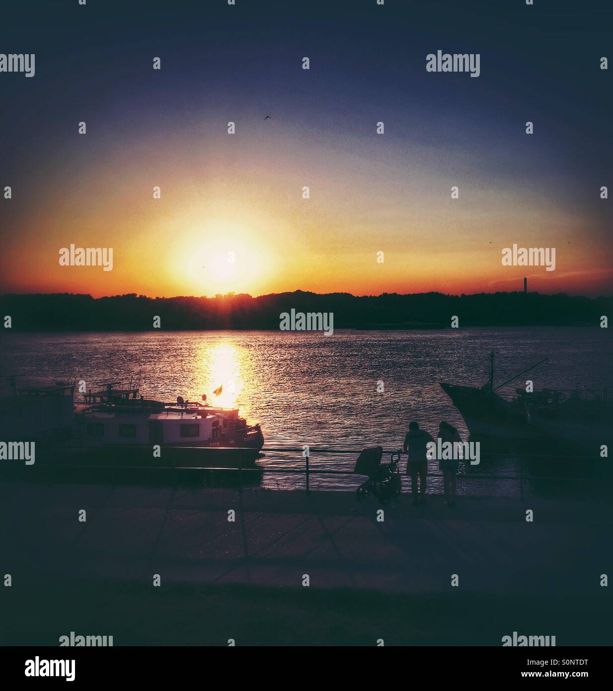 Family river holiday hi-res stock photography and images - Alamy