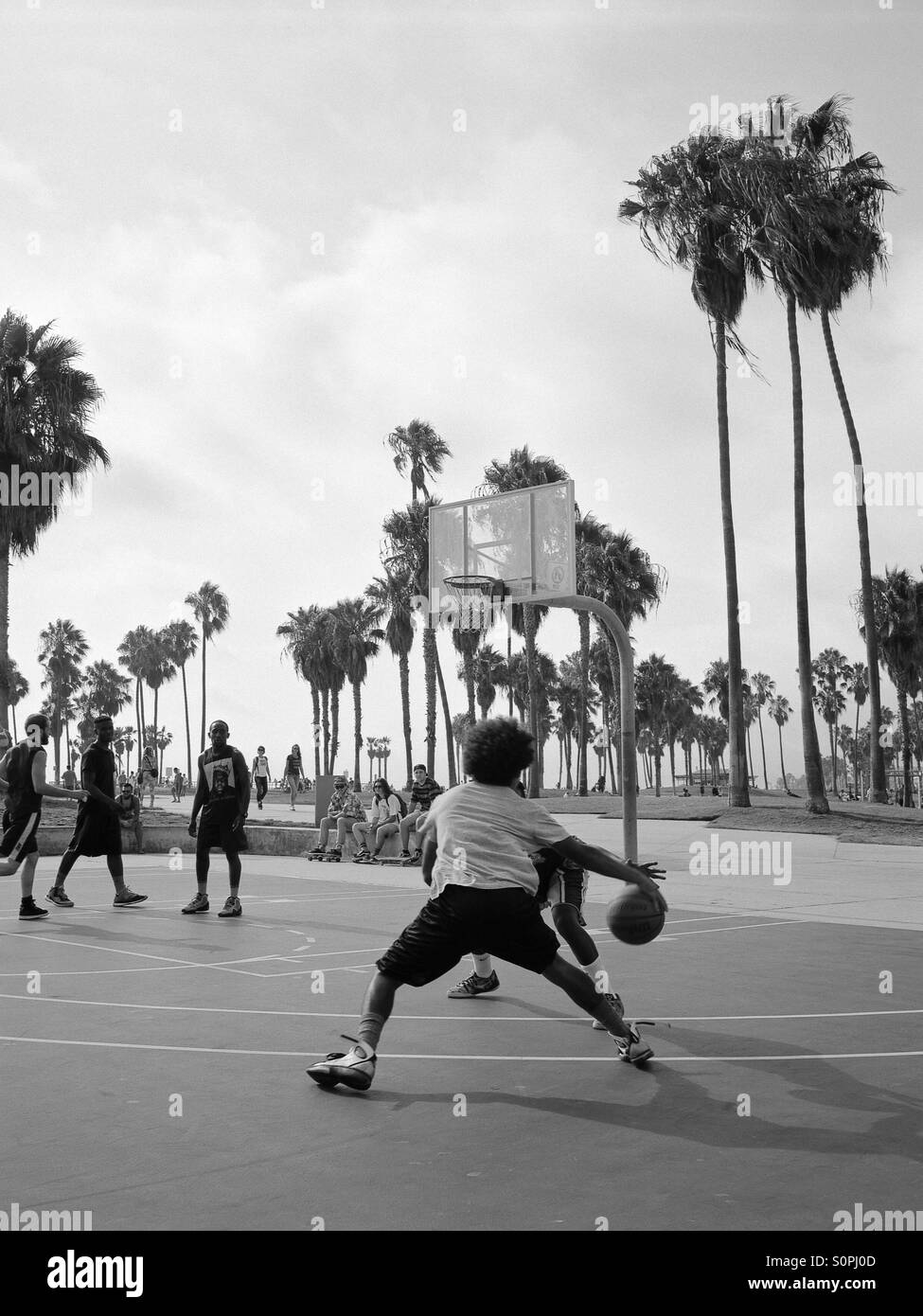 Outdoor Basketball Game at Venice Beach Stock Photo Alamy