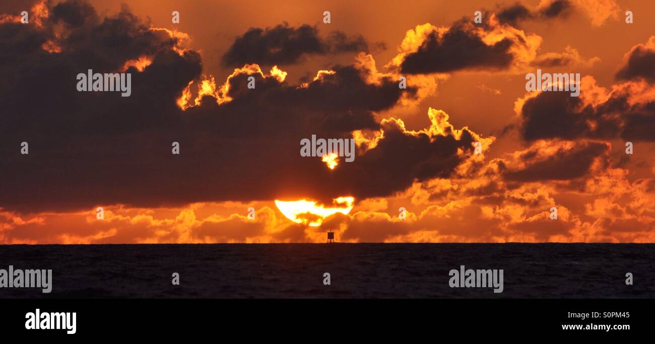 Red sun hi-res stock photography and images - Alamy