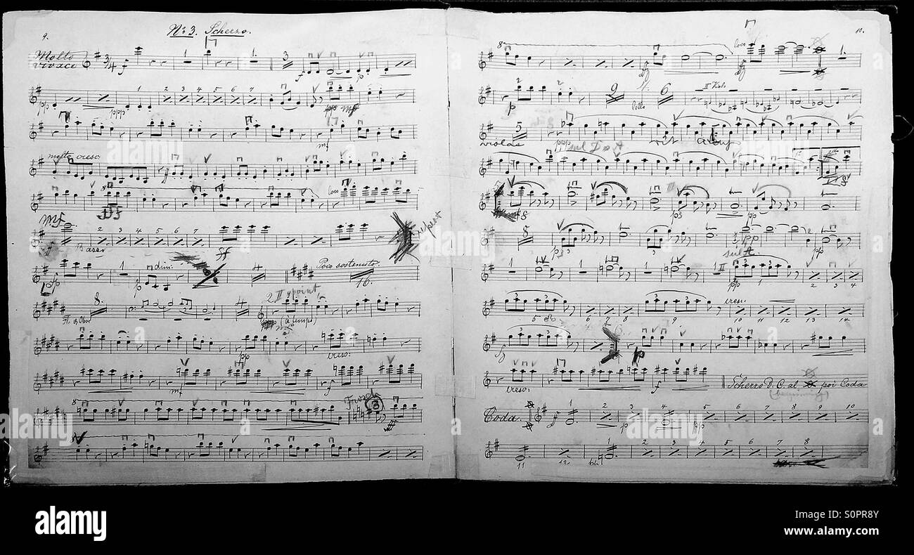 Music notes score hi-res stock photography and images - Alamy