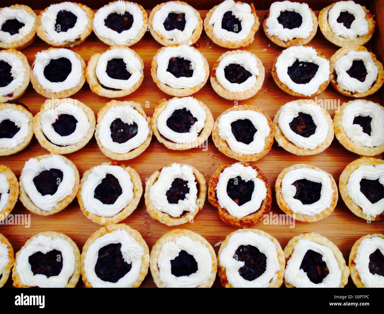 Iced mince pies hi-res stock photography and images - Alamy
