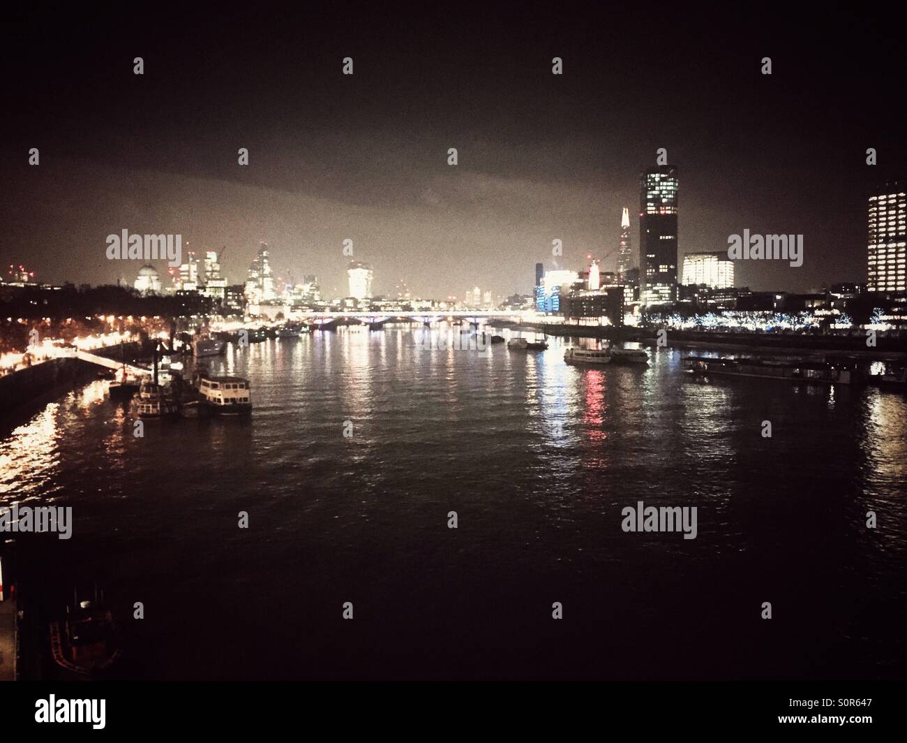 London skyline night dark hi-res stock photography and images - Alamy