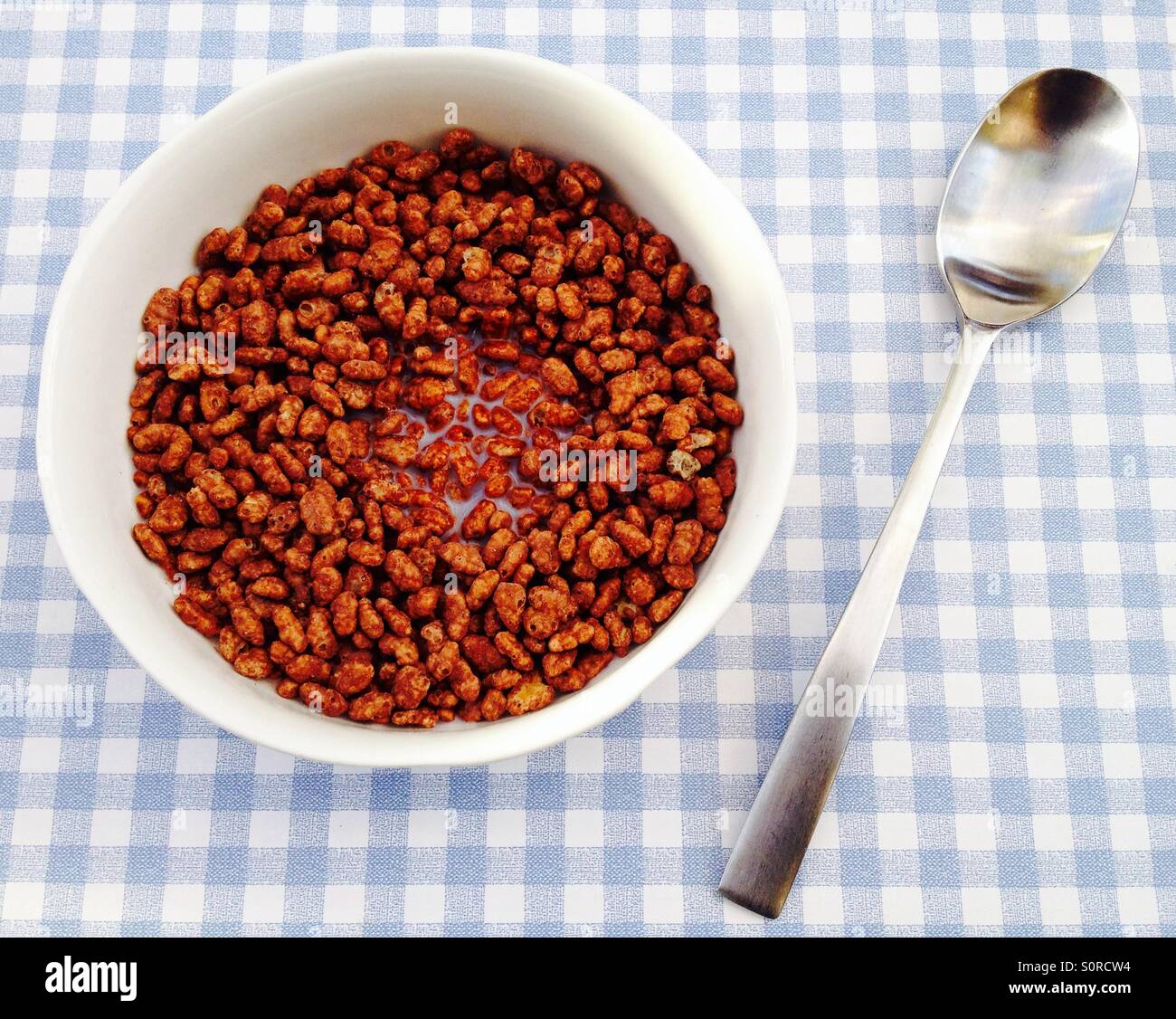 Bowl of Kellogg's coco pops toasted rice cereal Stock Photo - Alamy