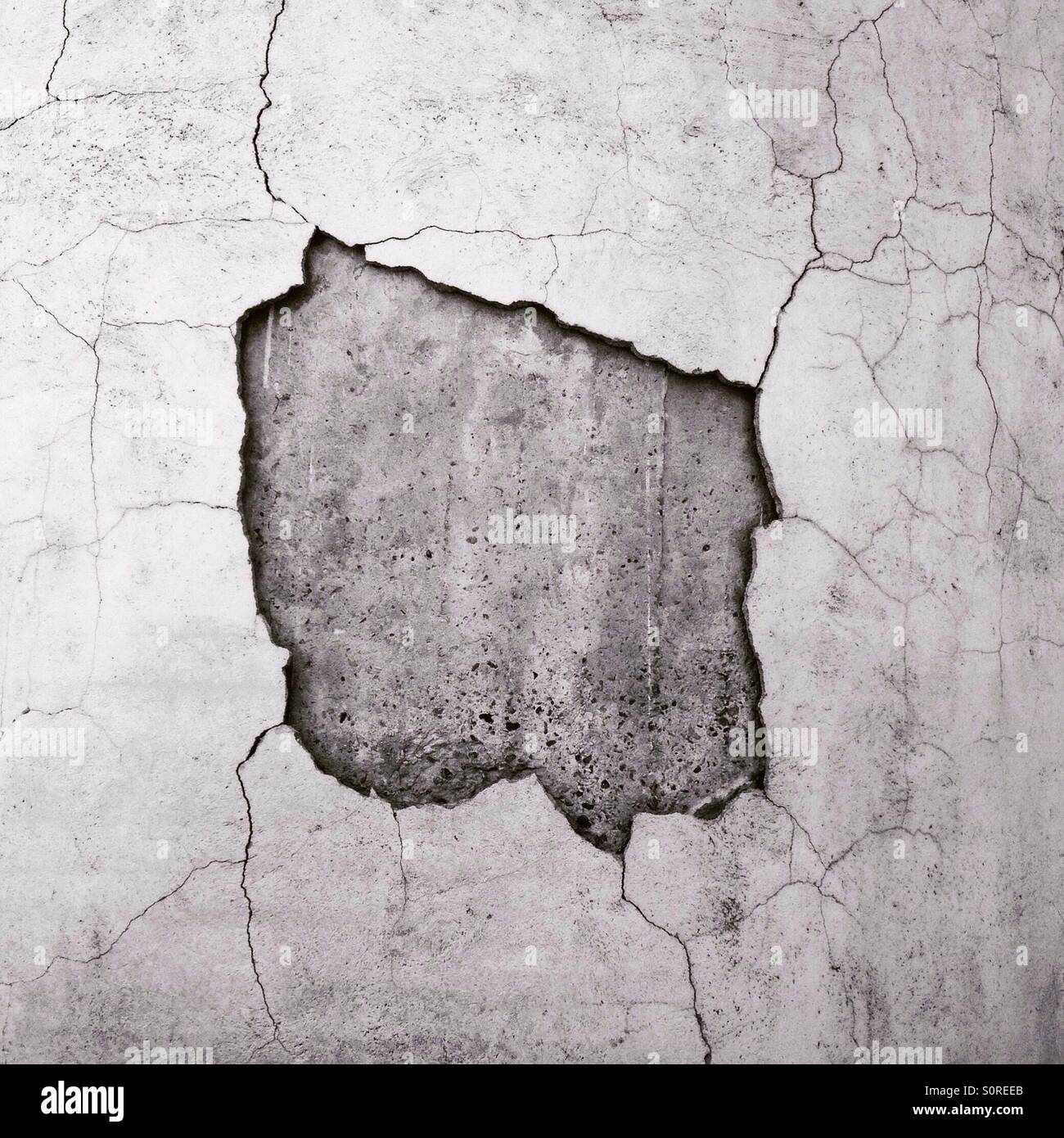 Cracked concrete wall black white hi-res stock photography and images ...