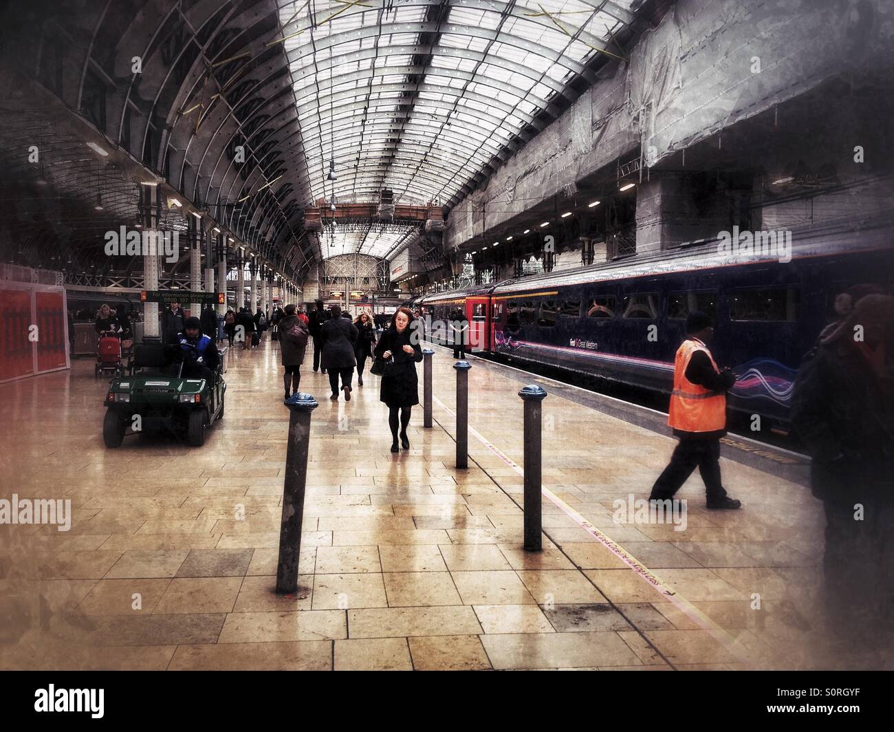 A busy platform at Paddington Railway Station in London Stock Photo Alamy