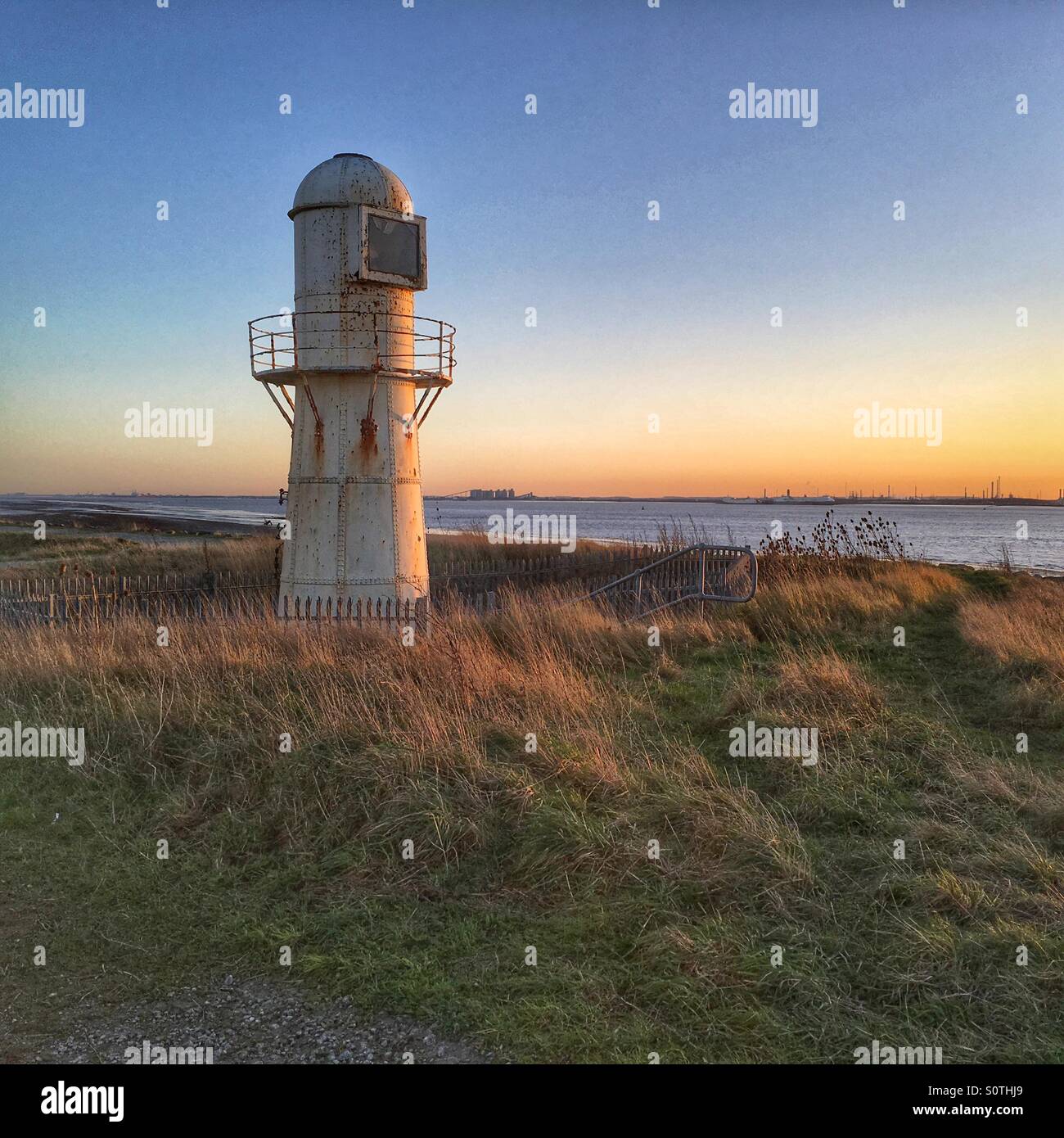 Lighthouse at Thorngumbald Clough on the Humber Estuary Stock Photo Alamy