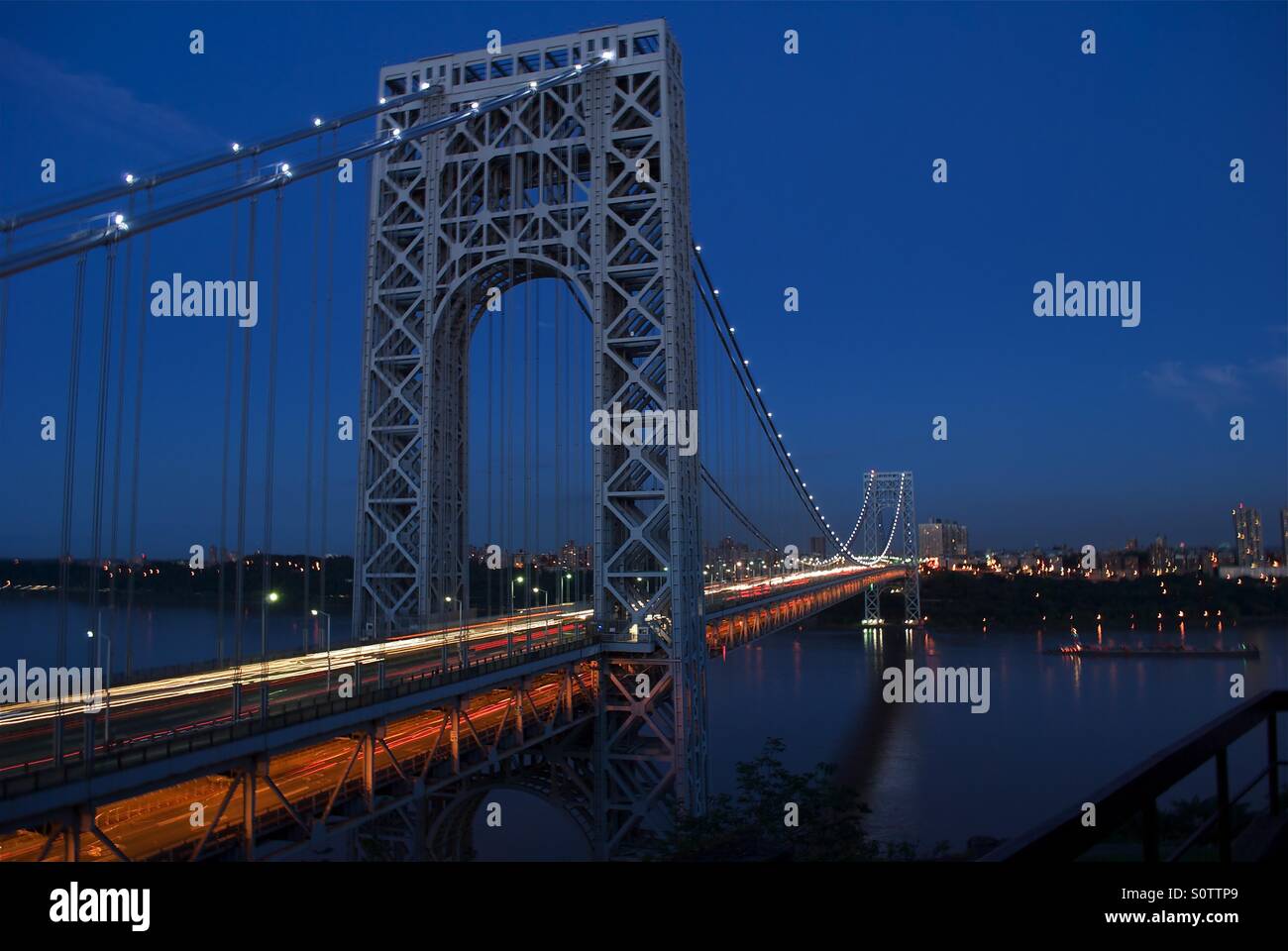 Traffic crosses the Washington bridge NYC Stock Photo Alamy