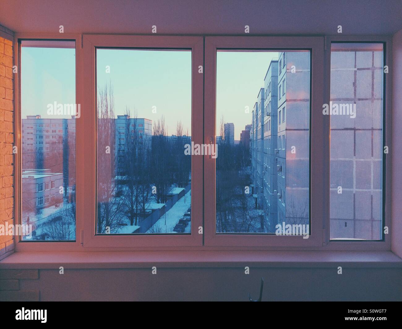 Street view through window hi-res stock photography and images - Alamy