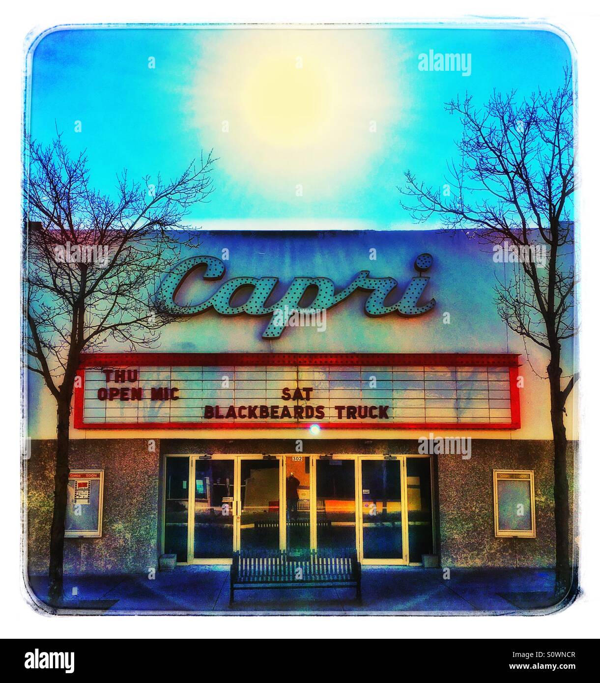 Movie theater marquee hi-res stock photography and images - Alamy