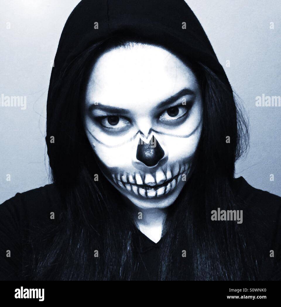 Skeleton face paint hi-res stock photography and images - Alamy