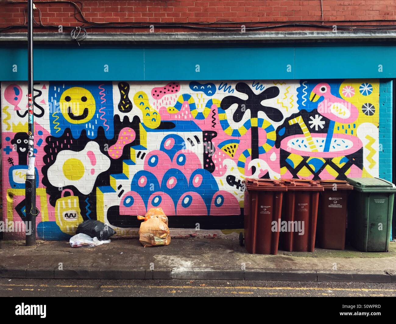 Northern Quarter, Manchester. Street Art with containers Stock Photo