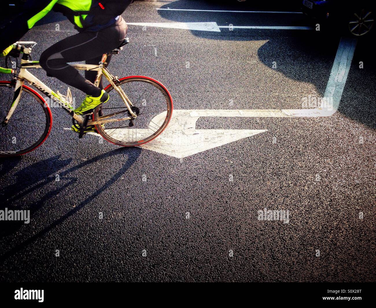 Cyclist signage hi-res stock photography and images - Alamy