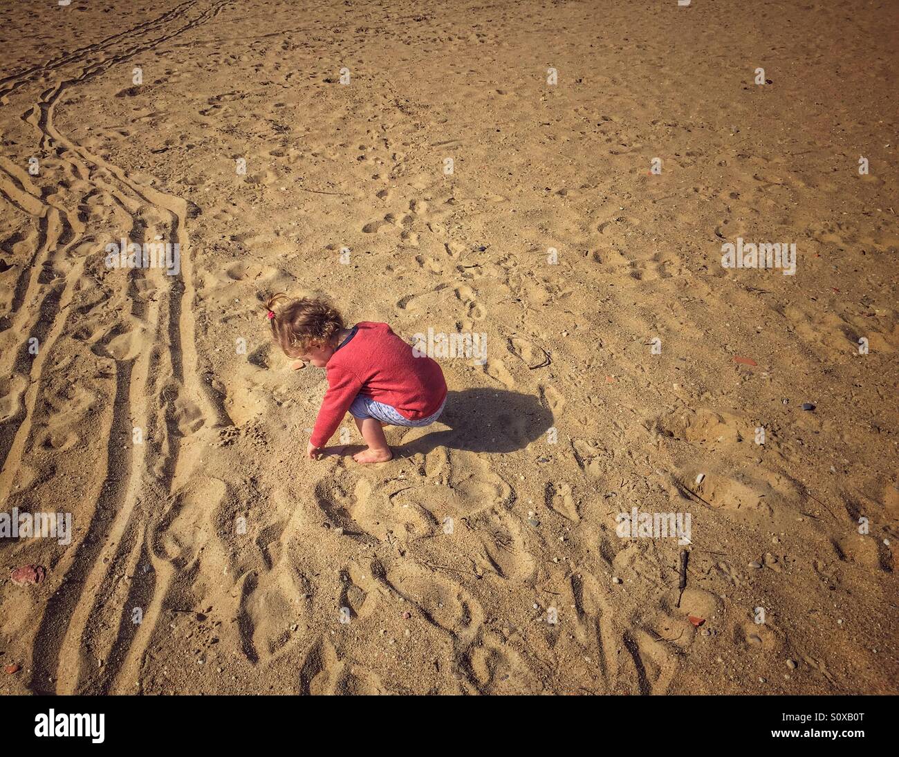 Toddler playing sands hi-res stock photography and images - Alamy