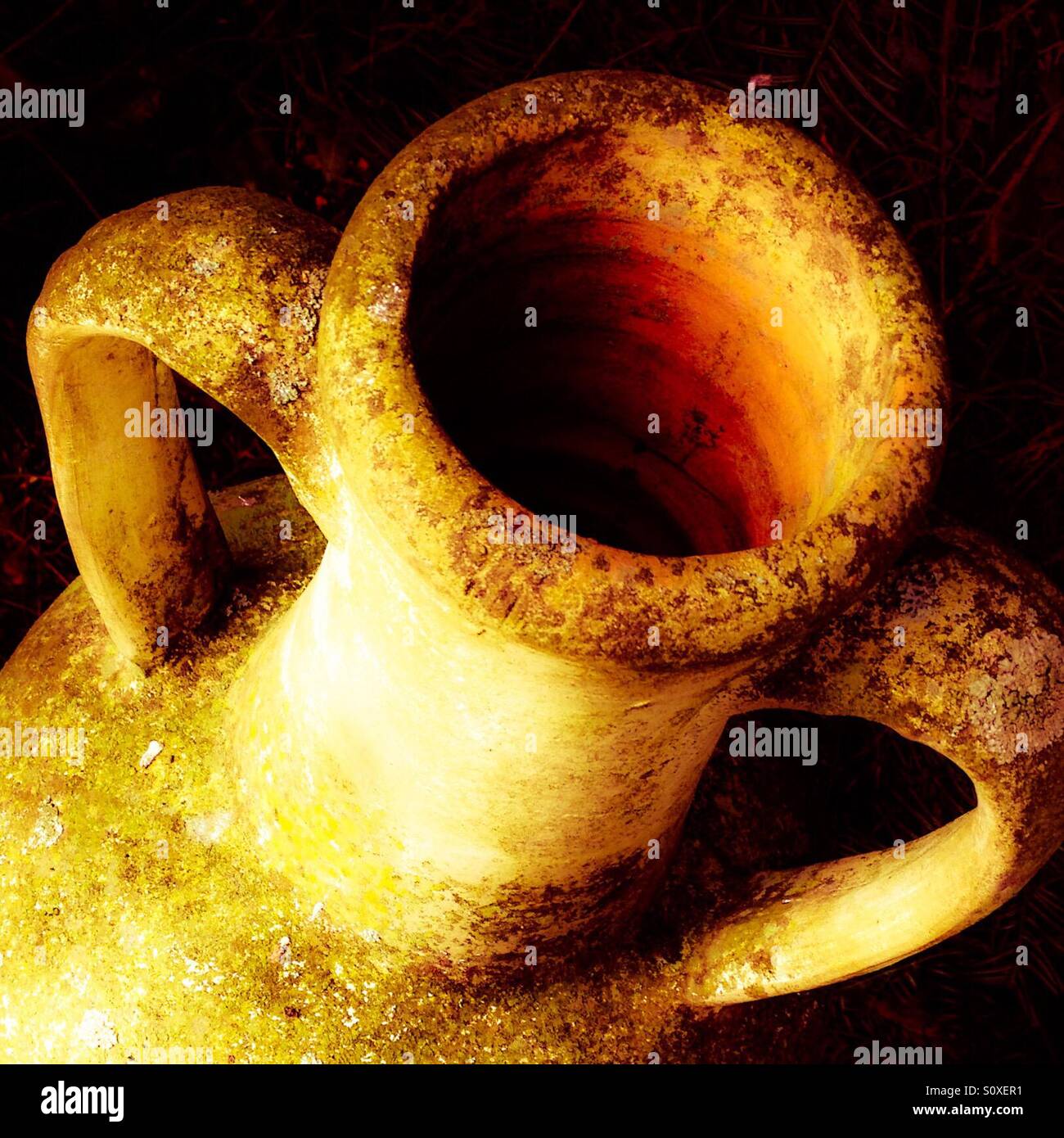 Stone jar hires stock photography and images Alamy