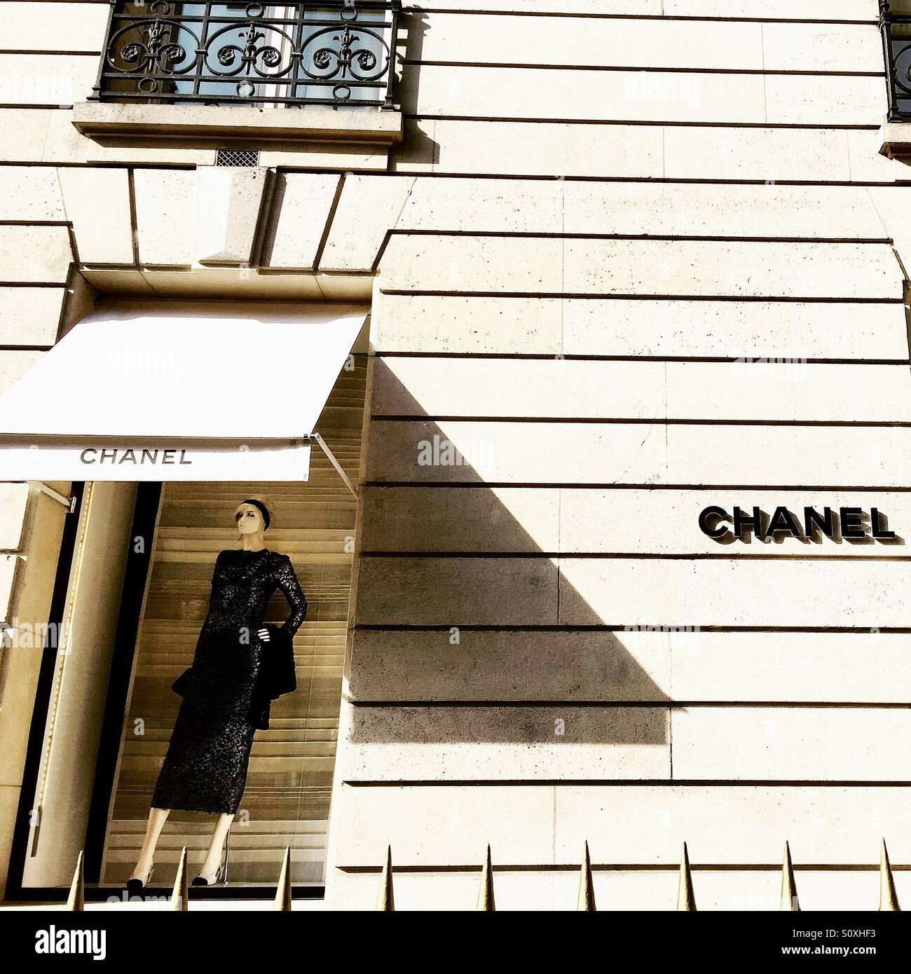 Chanel store paris hi-res stock photography and images - Alamy