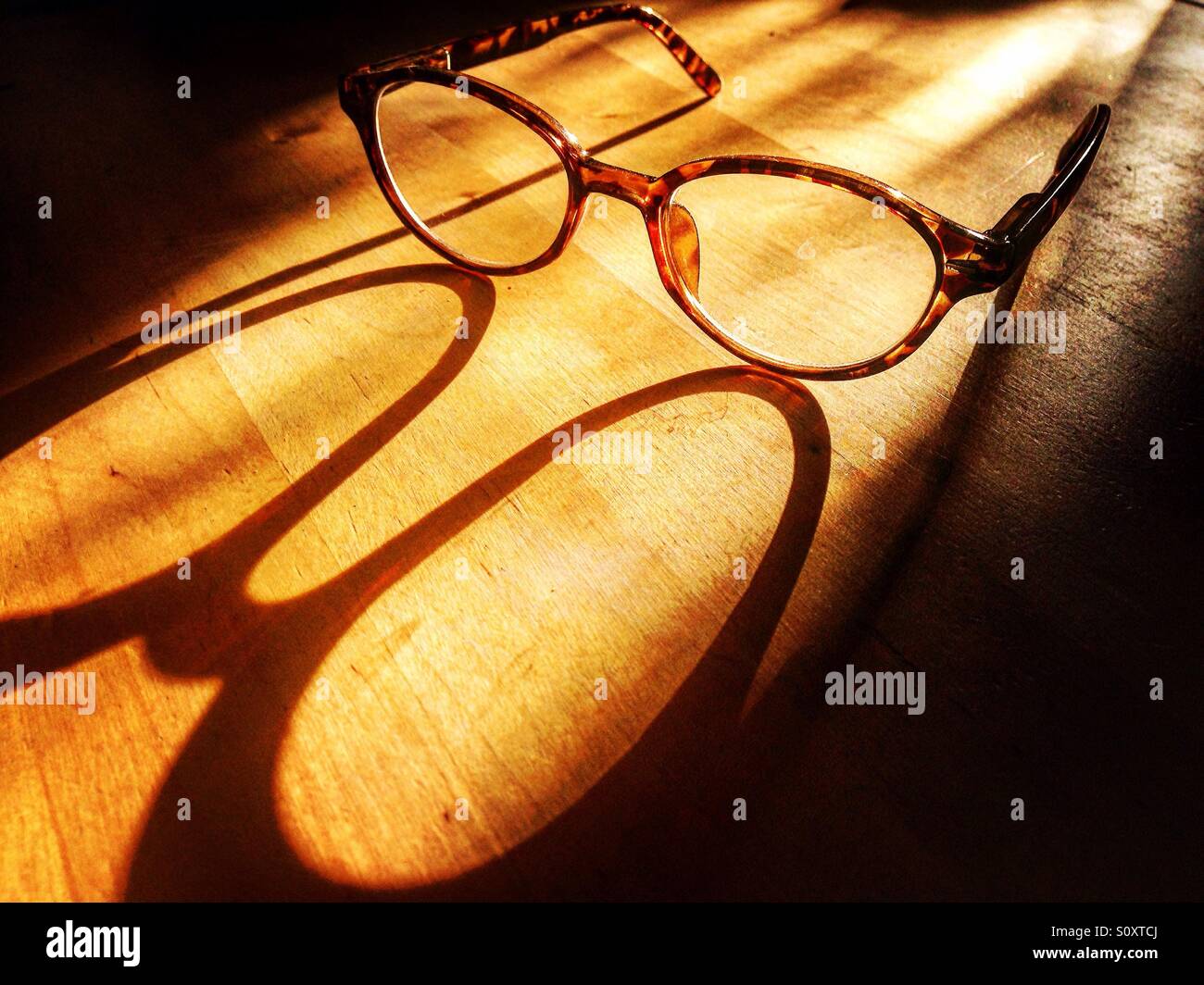 Sunshine glasses hi-res stock photography and images - Alamy