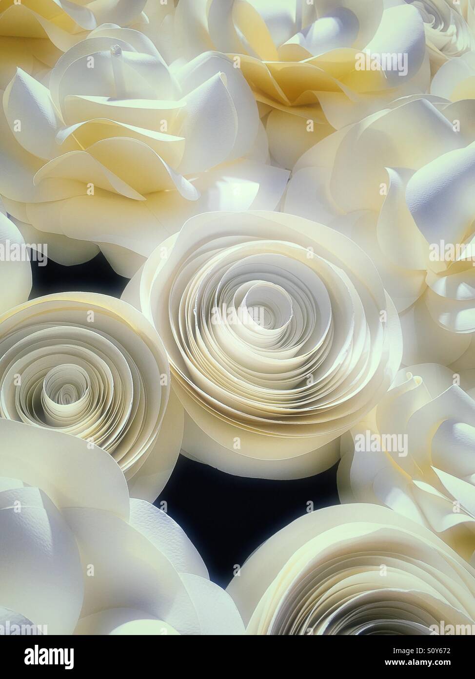 Paper flowers diy hi-res stock photography and images - Alamy