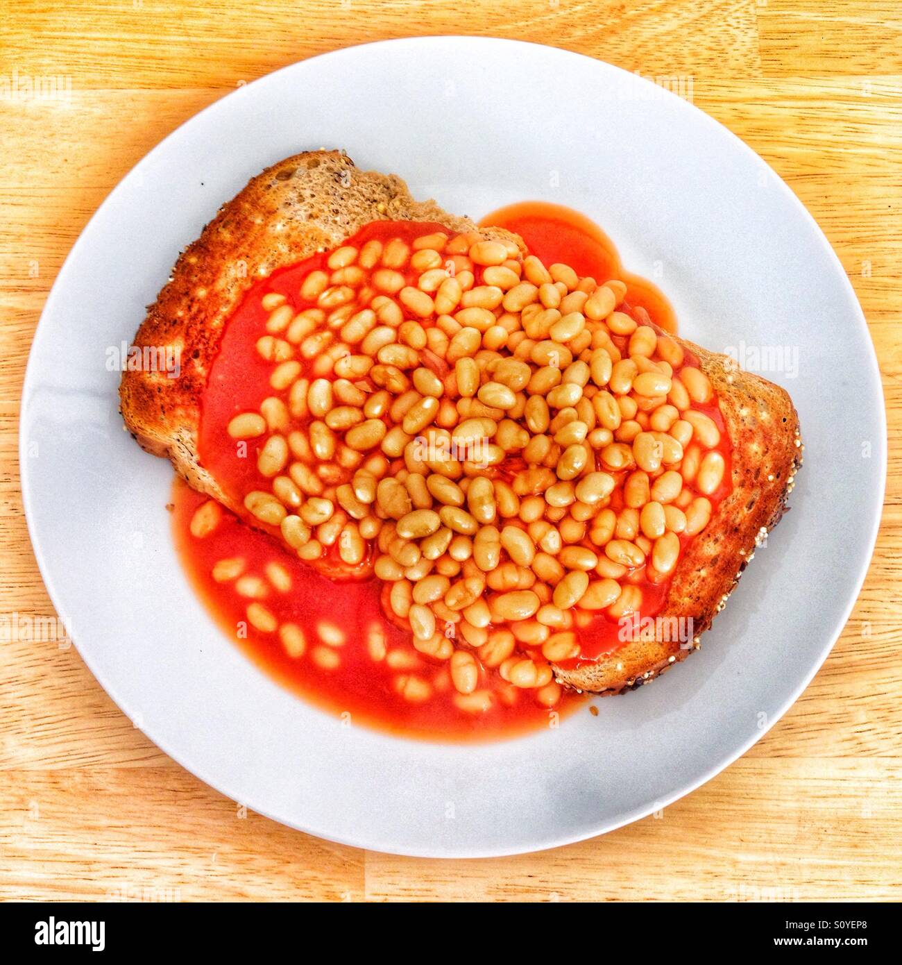 Baked beans on toast Stock Photo Alamy
