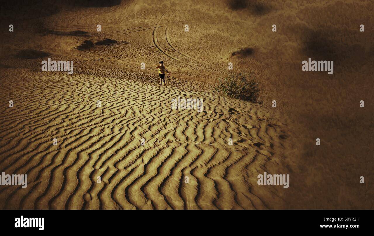 Lost child desert hi-res stock photography and images - Alamy