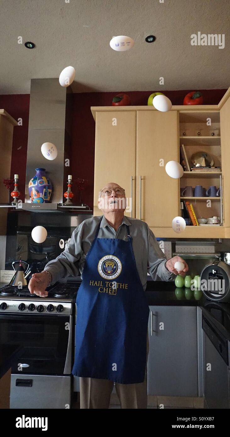 Juggle with eggs hires stock photography and images Alamy