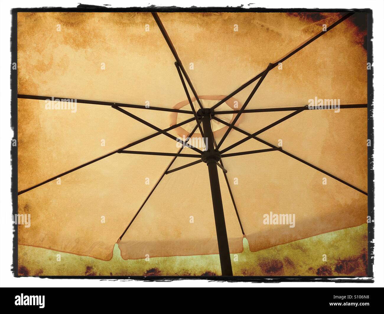 Umbrella shade hires stock photography and images Alamy