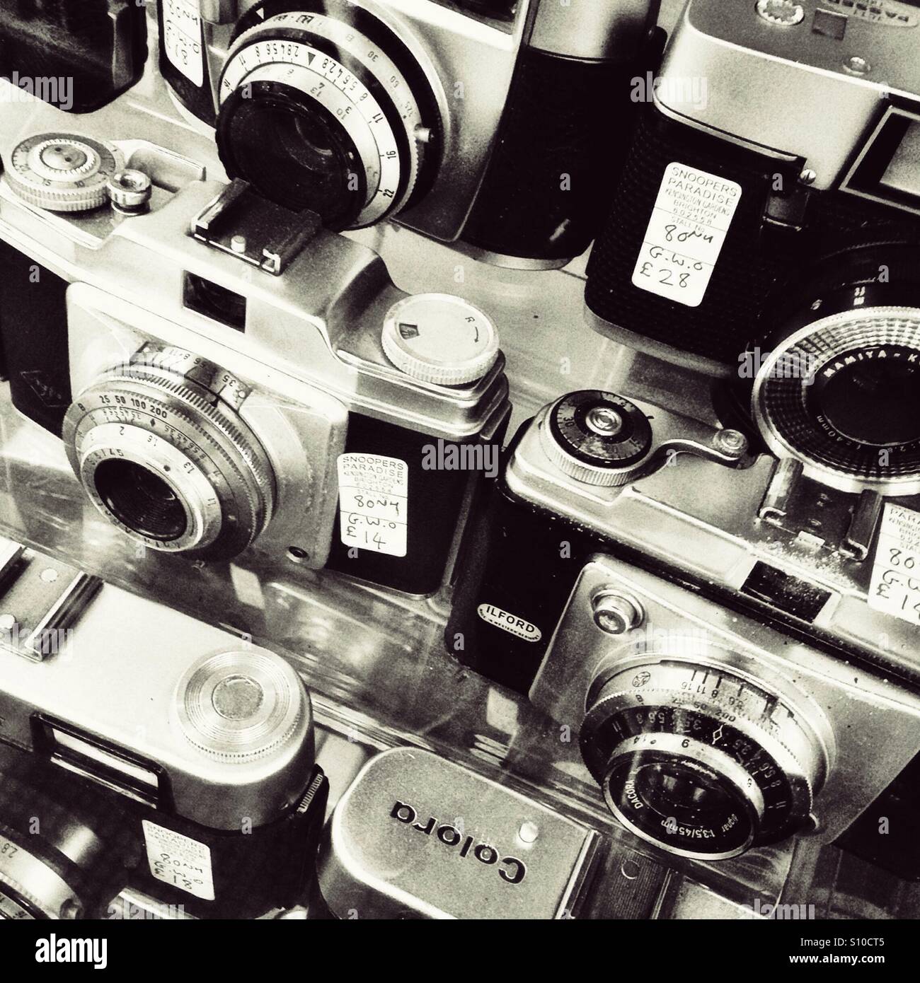 Second hand cameras hires stock photography and images Alamy