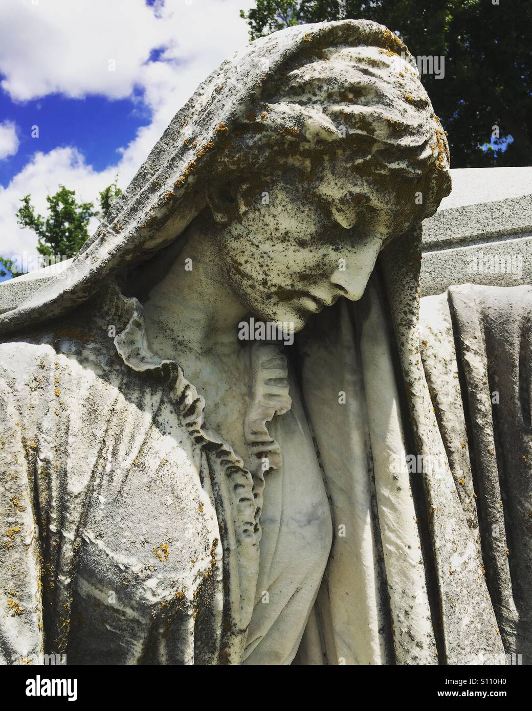 Weeping angel in Sidney Ohio cemetery Stock Photo