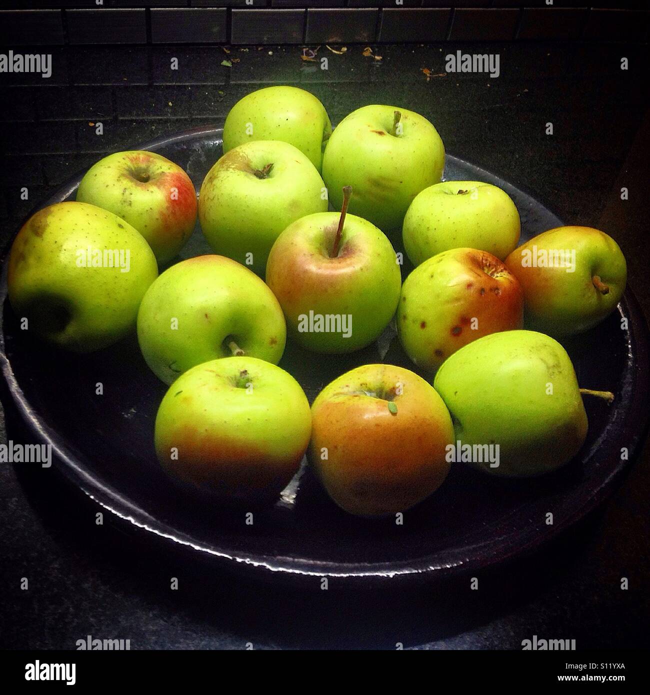 Organic apples in a plate in Mexico City Stock Photo Alamy
