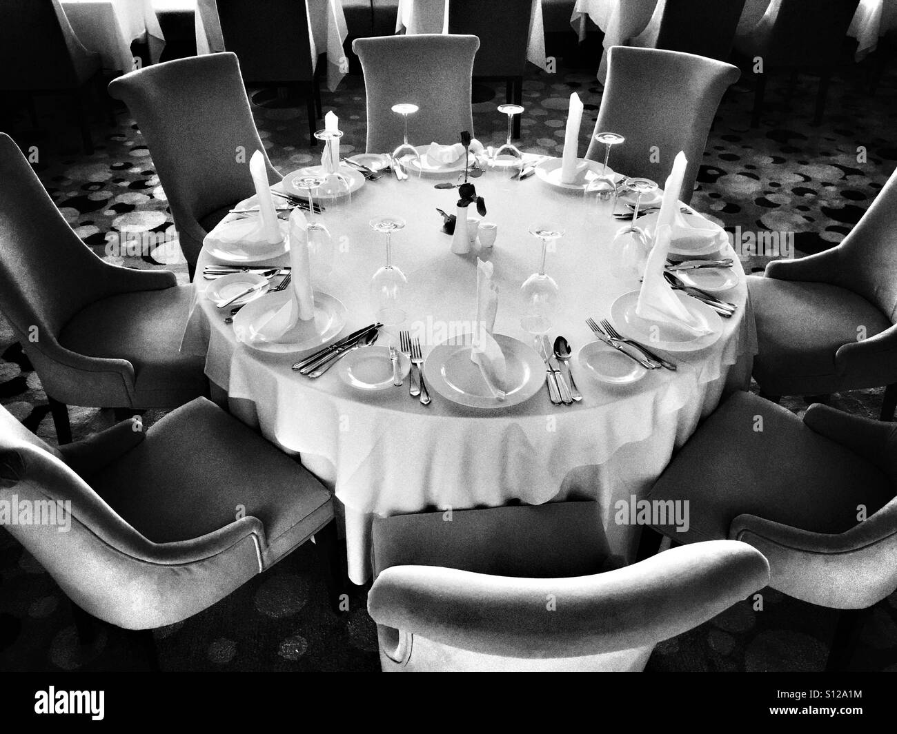 Black and white table set hotsell