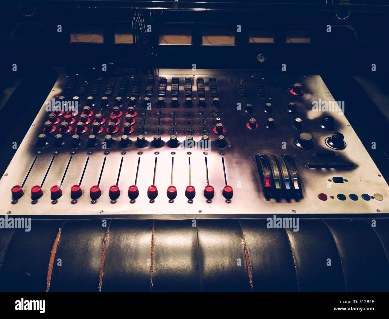 Vintage electronics hires stock photography and images Alamy