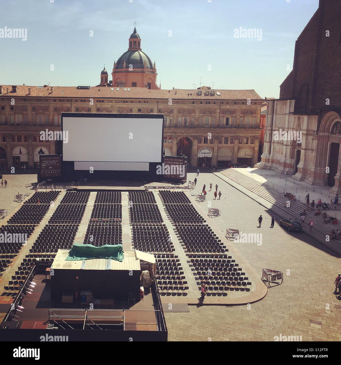 Piazza maggiore bologna cinema hi-res stock photography and images - Alamy