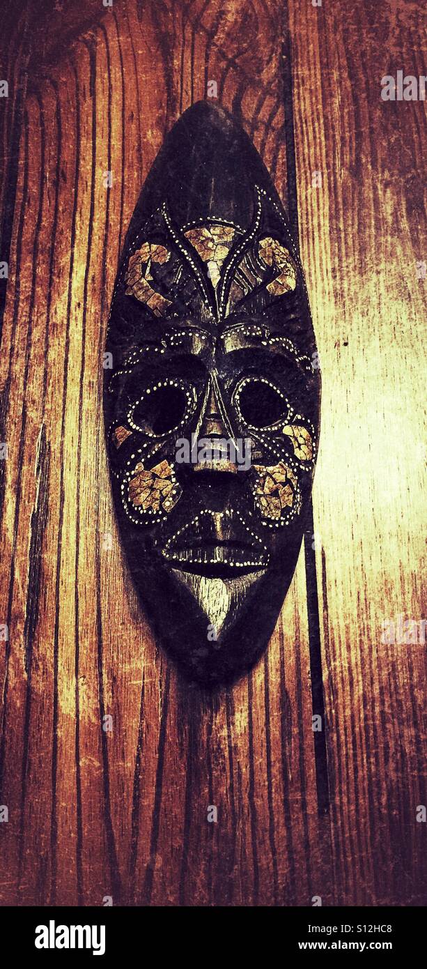 Tribal wood carving hi-res stock photography and images - Alamy