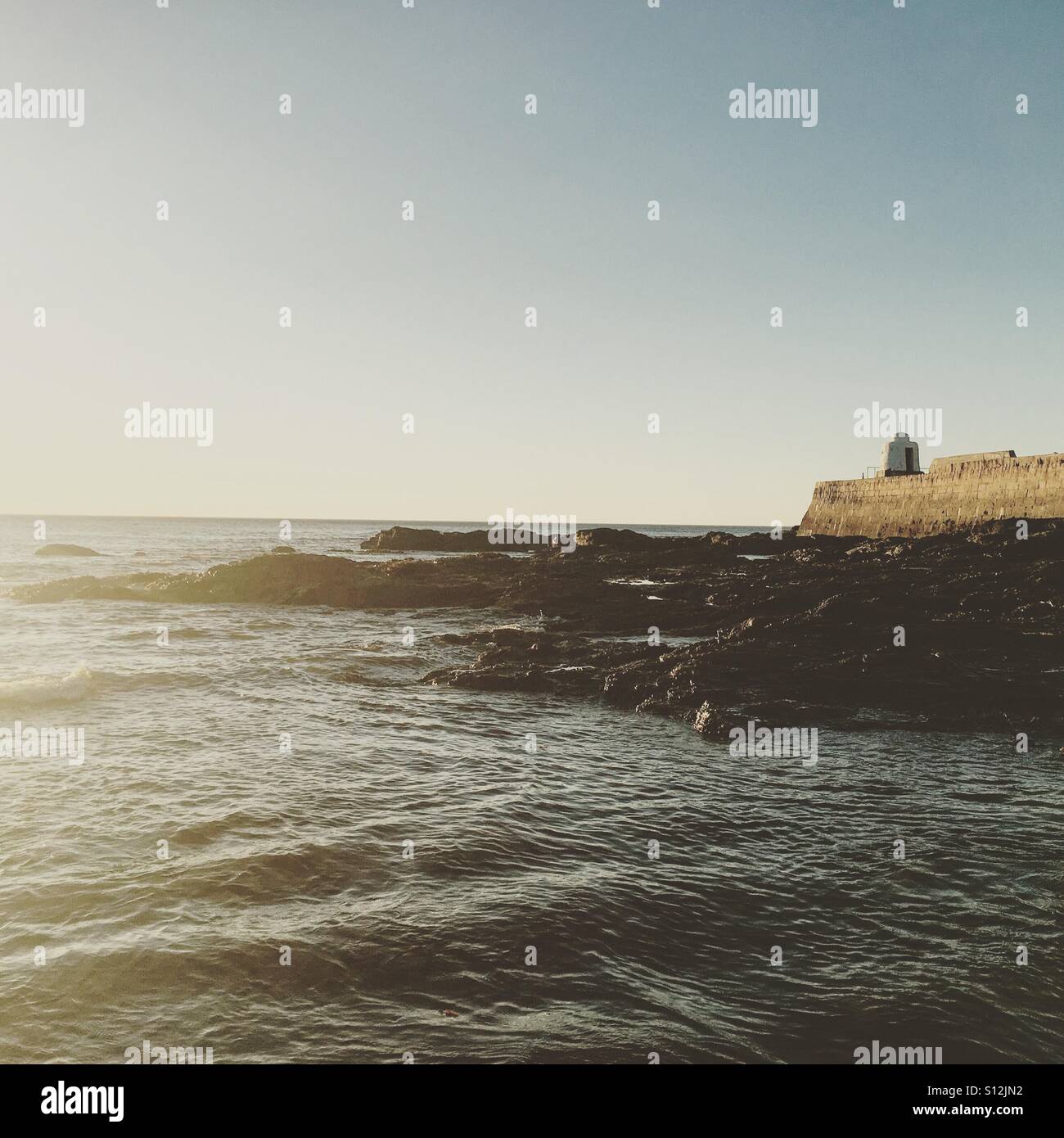 Rocky shore shoreline hi-res stock photography and images - Alamy