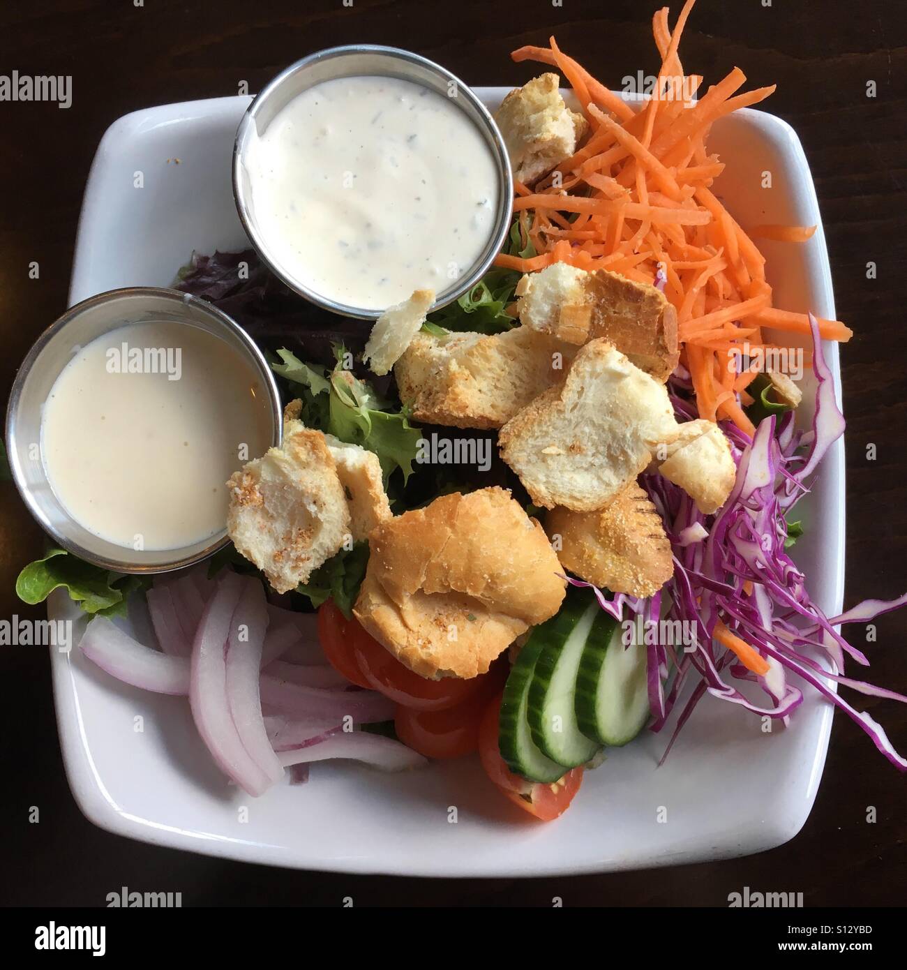 https://c8.alamy.com/comp/S12YBD/side-salad-luke-wholeys-pittsburghpa-S12YBD.jpg