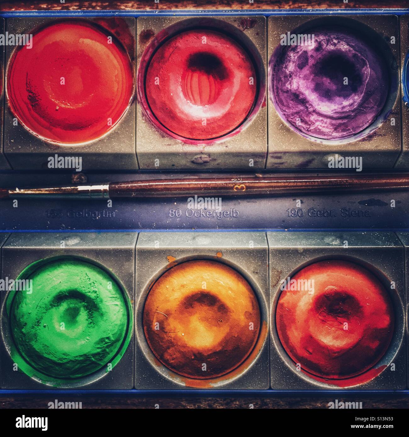 Red and orange colour and paint hi-res stock photography and images - Alamy