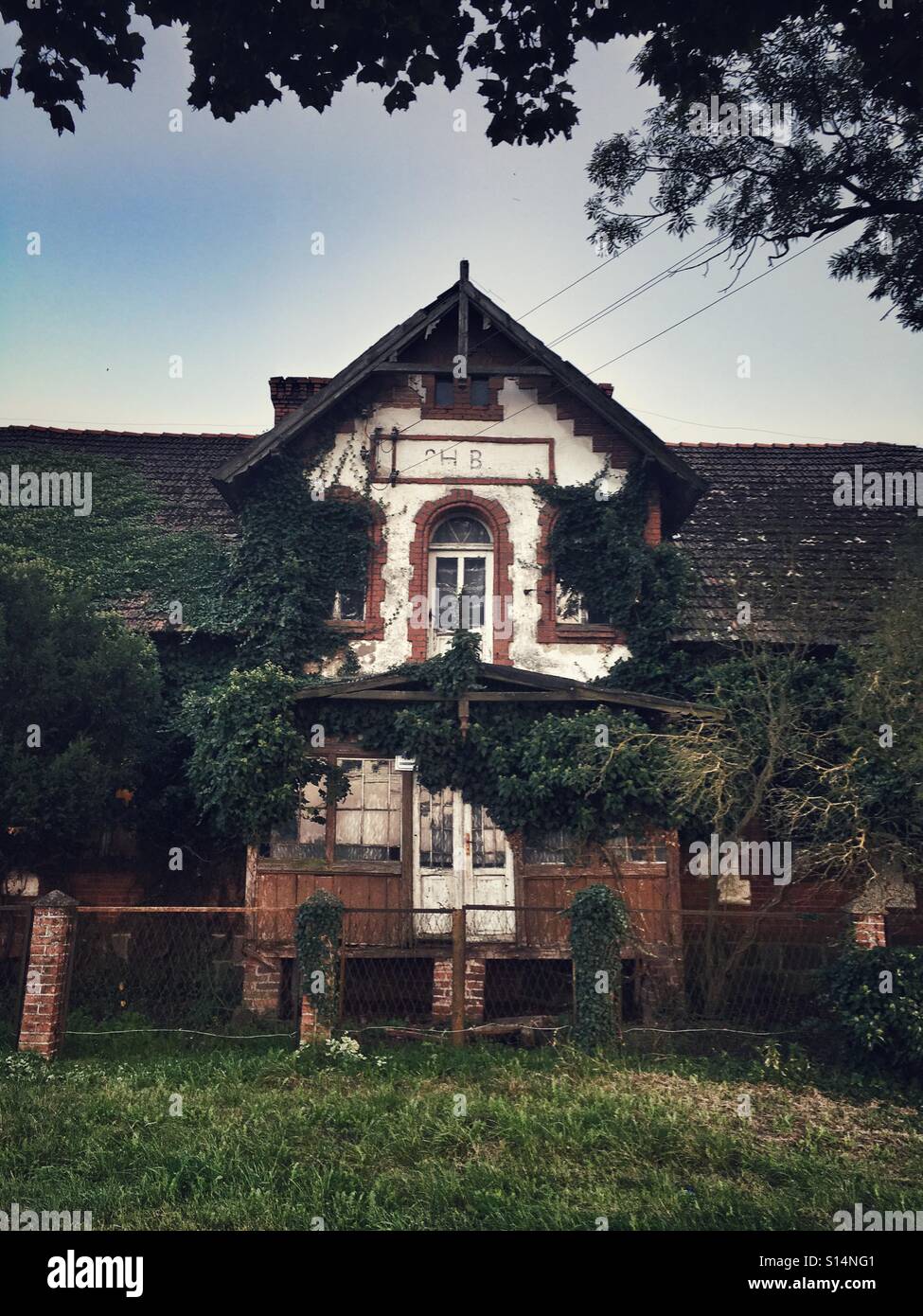 Old house in Jedrzejewo village, Kuyavian-Pomeranian Voivodeship in Poland Stock Photo