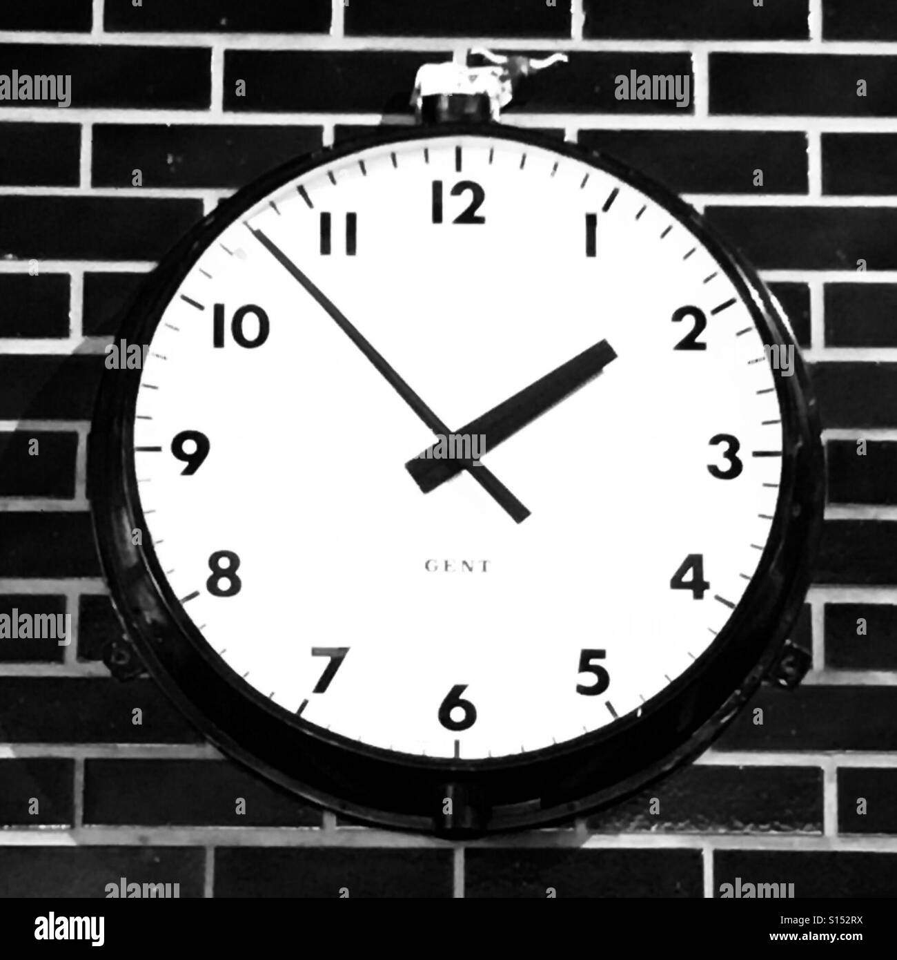 Black wall clock Black and White Stock Photos & Images - Alamy