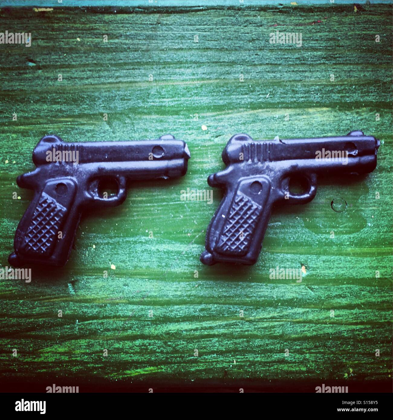 Réplicas de juguete pistolas fotografías e imágenes de alta resolución -  Alamy